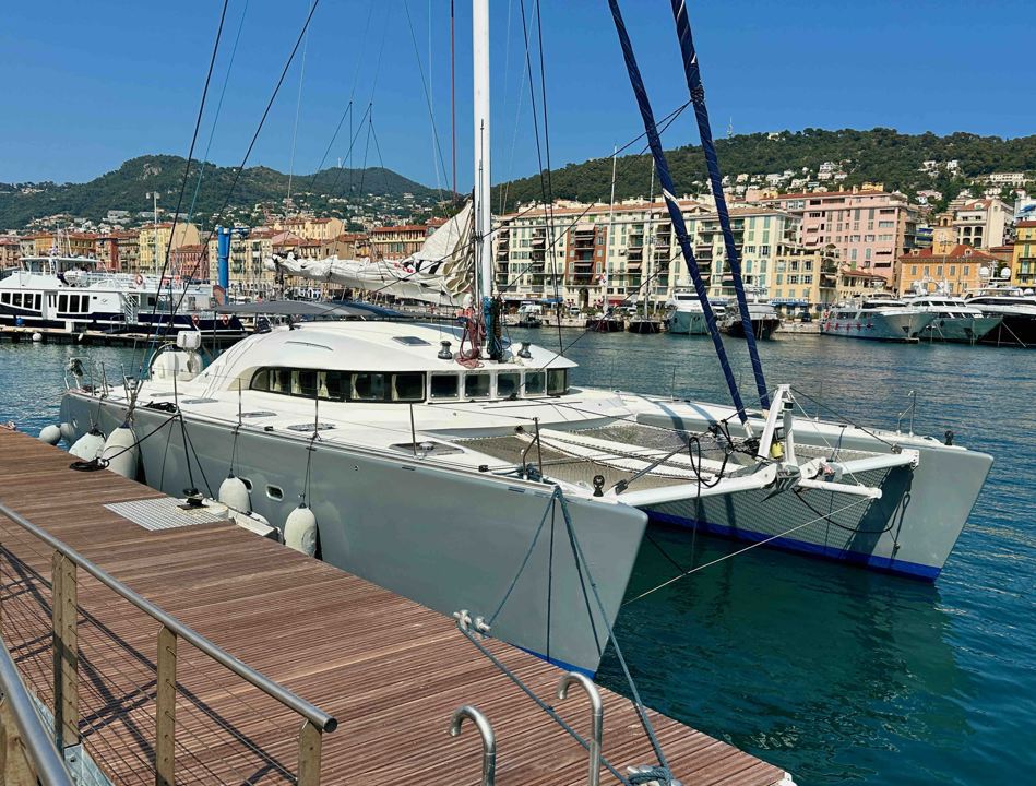 Cnb LAGOON 570